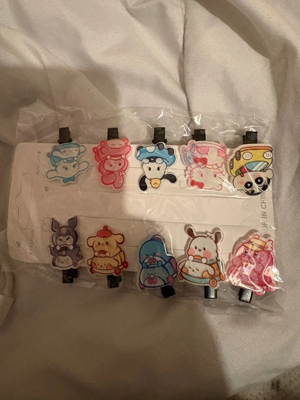 10 new in package Sanrio hair clips‎
